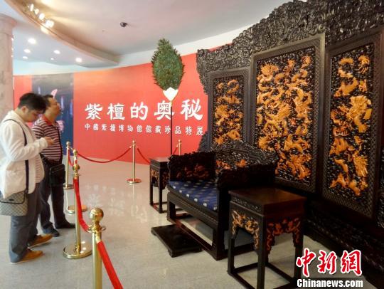 ����̴�ĊW�ء��Ї���̴�����^�^����Ʒ��չ��21�����ڏV��ˇ�g(sh��)����Ժ�e����չ�[��������(g��)�£�չƷ�ԡ�ľ���@�F����̴�Ҿߞ��������Ї��ŵ��Ļ��ڷ���֮�g���@��¶�������l(w��i)�¡��z