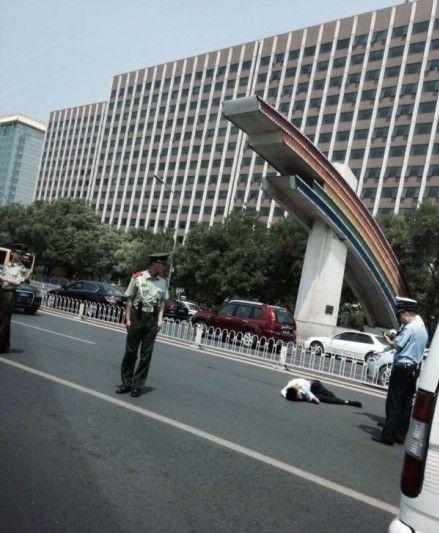 �ر���һ�o(w��)�ƊW��܇ײ�w���� �侯�s���F(xi��n)��(ch��ng)̎��