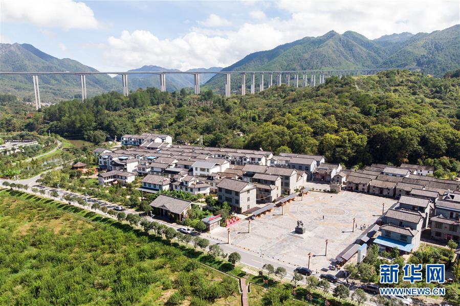 ����(x��)��ƽ��С�����¡����A�W(w��ng)���D�Ļ��ӣ���3����������Q�û���Ⱥ�������y�������F���}��������(x��)��ƽ��Ⱥ�������Ĺ���